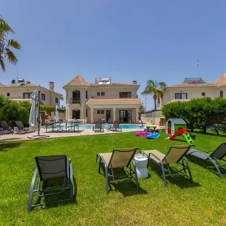Villa Sunnyvillas: 4br Seafront Villa*private Pool*bw44 Protaras